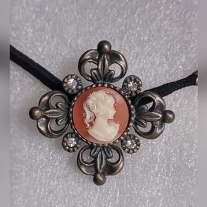 Cameo Filigree Hair Tie